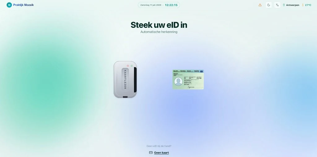 De aanmeldkiosk van Medura met eID-instructie